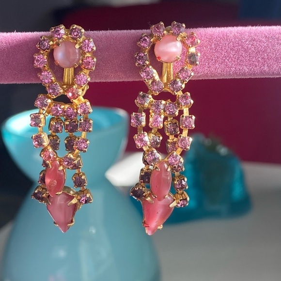 Vintage Jewelry - Vintage Pink and Gold Drop Clip Earrings